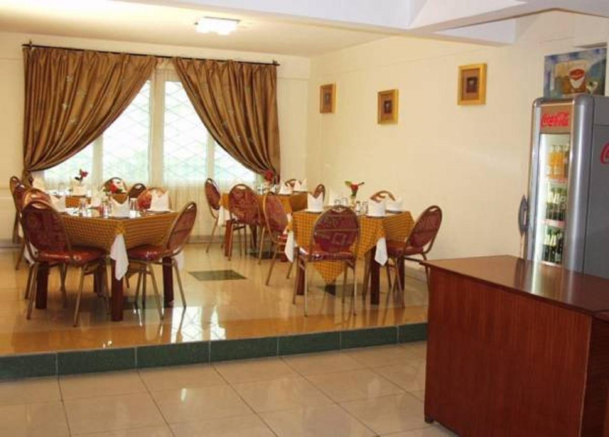 Hotel Radiance Момбаса Экстерьер фото